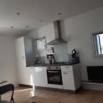 Location 45 M² - 2 Ch Avec Jardin Privatif Hébergement de vacances