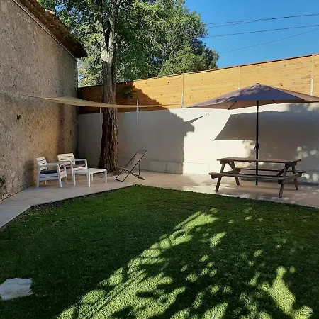 Location 45 M² - 2 Ch Avec Jardin Privatif Gailhan