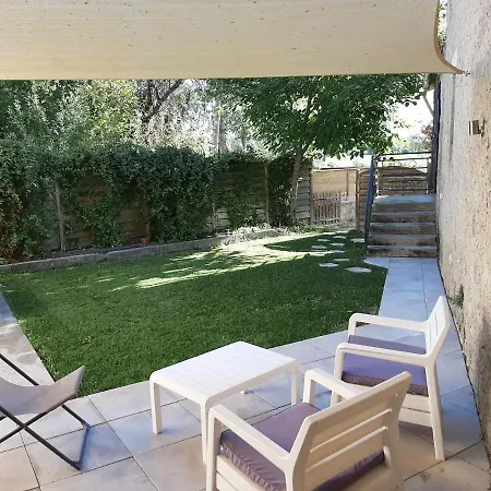 Location 45 M² - 2 Ch Avec Jardin Privatif * Gailhan