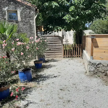 Location 45 M² - 2 Ch Avec Jardin Privatif *